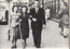 Avec Momone (portant une robe de Piaf) et Jean-Louis Jaubert Des Compagnons, dans Le centre de La Haye en 1948